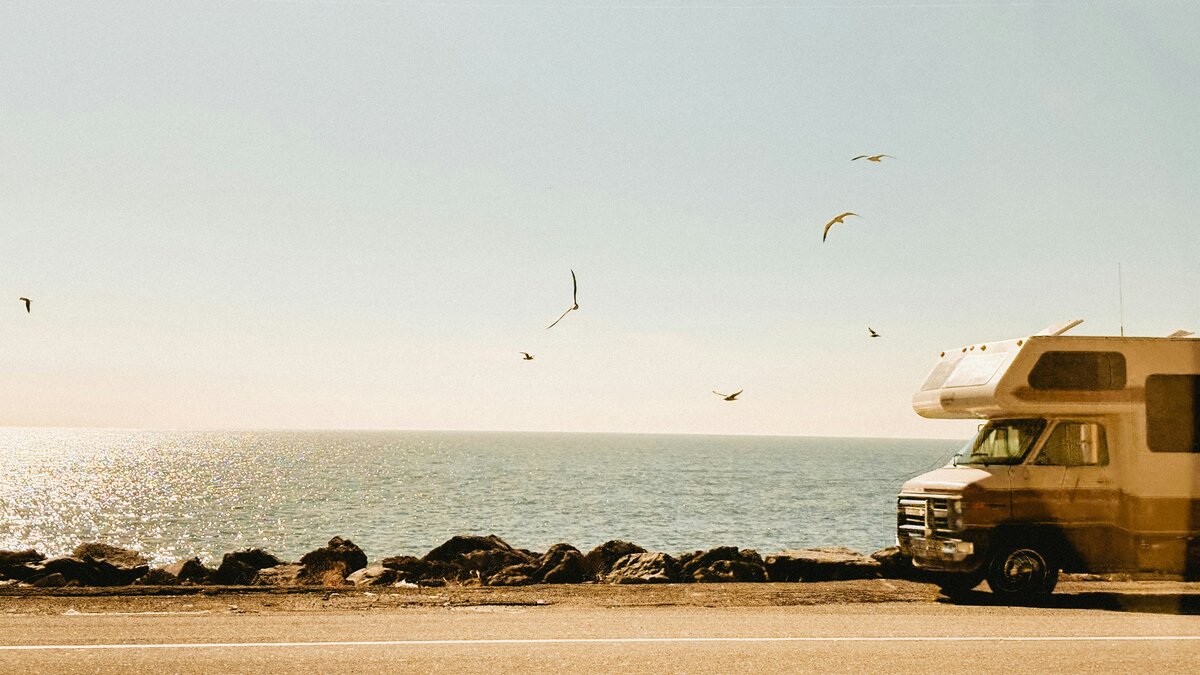 Pierwsza podróż kamperem – kompletny poradnik dla absolutnych nowicjuszy