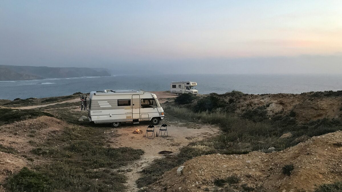 Portugalia kamperem 2026: Algarve, klify i jak nie dostać mandatu 600 EUR